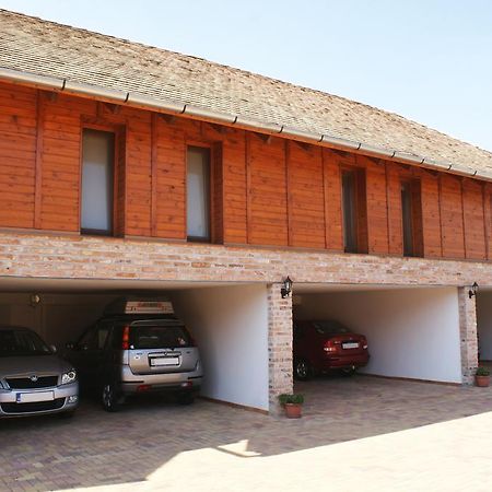 Várárok Apartman Gyula Exterior foto