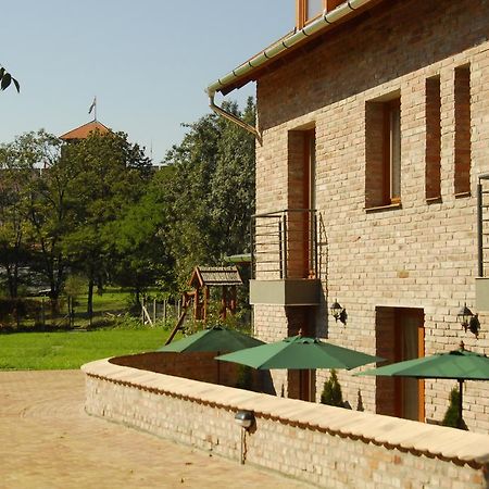 Várárok Apartman Gyula Exterior foto