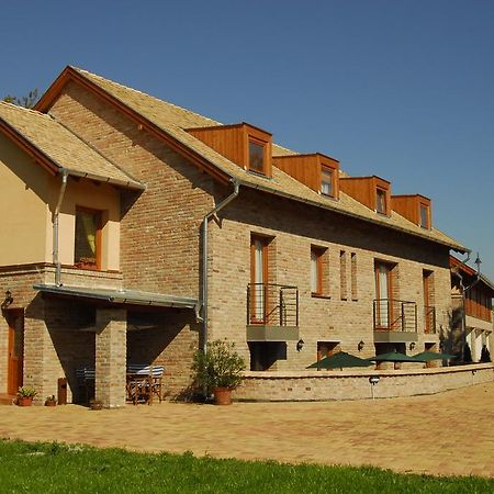 Várárok Apartman Gyula Exterior foto