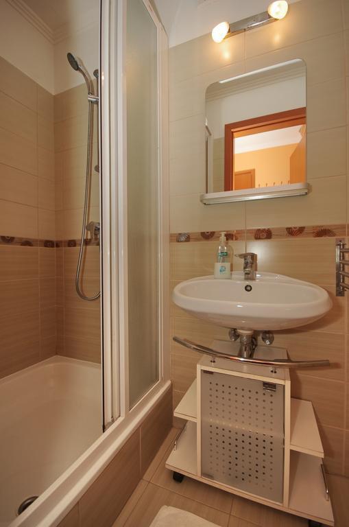 Várárok Apartman Gyula Exterior foto