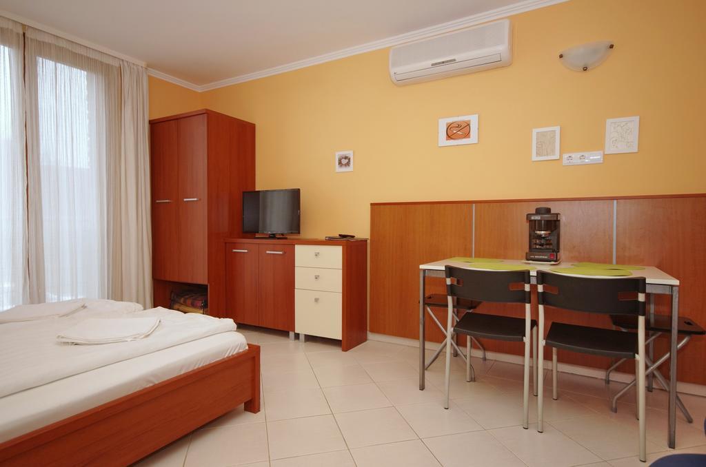 Várárok Apartman Gyula Exterior foto