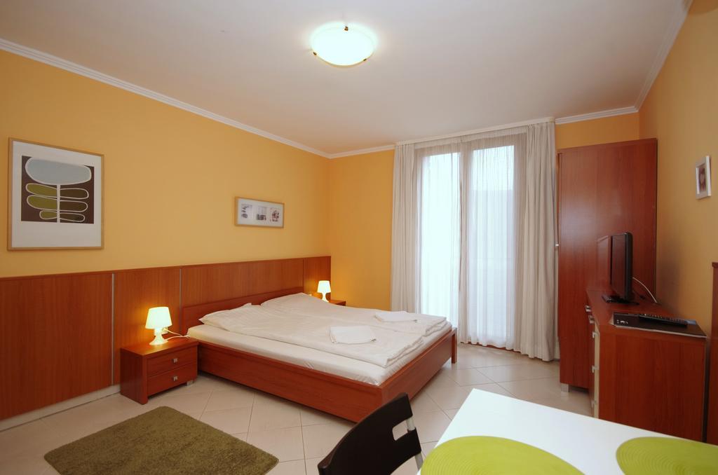Várárok Apartman Gyula Exterior foto