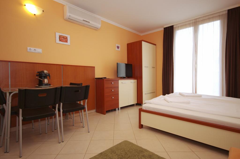 Várárok Apartman Gyula Exterior foto