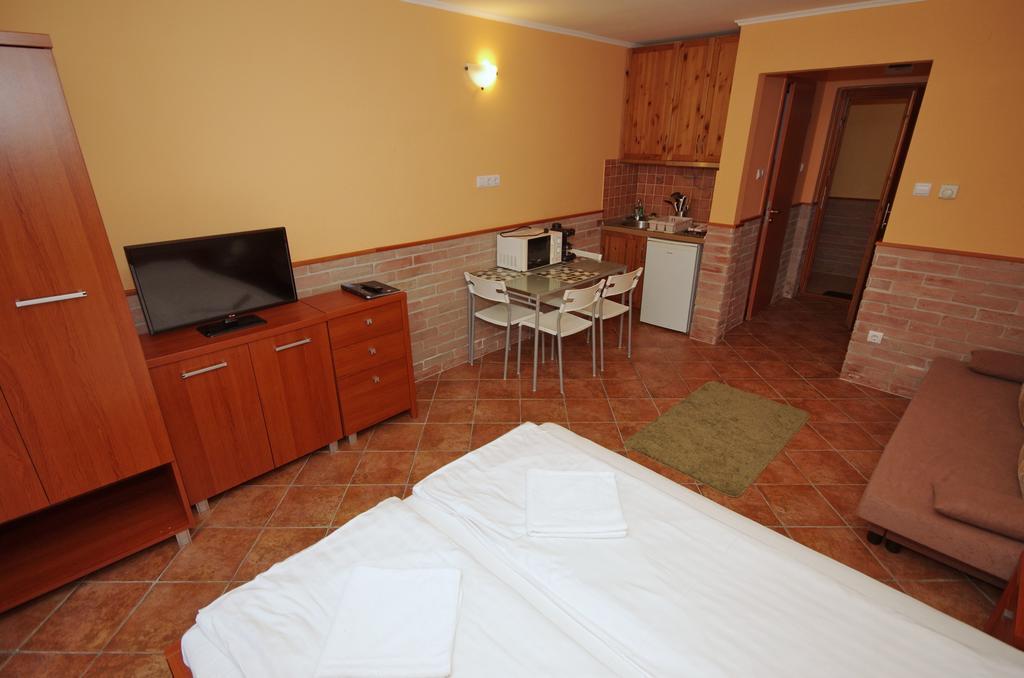 Várárok Apartman Gyula Exterior foto