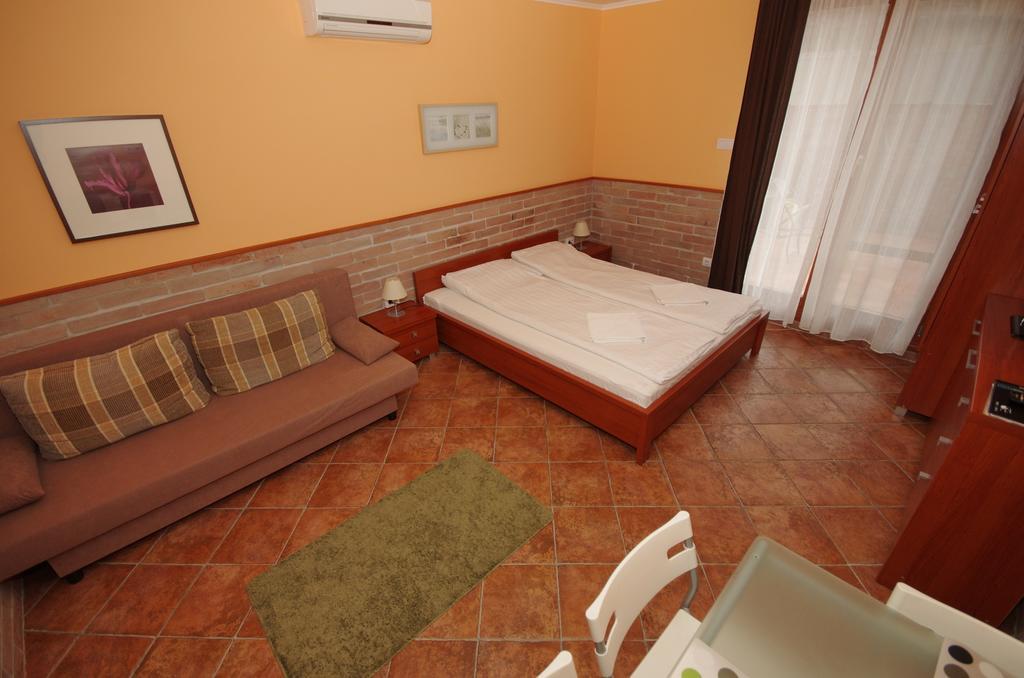 Várárok Apartman Gyula Exterior foto