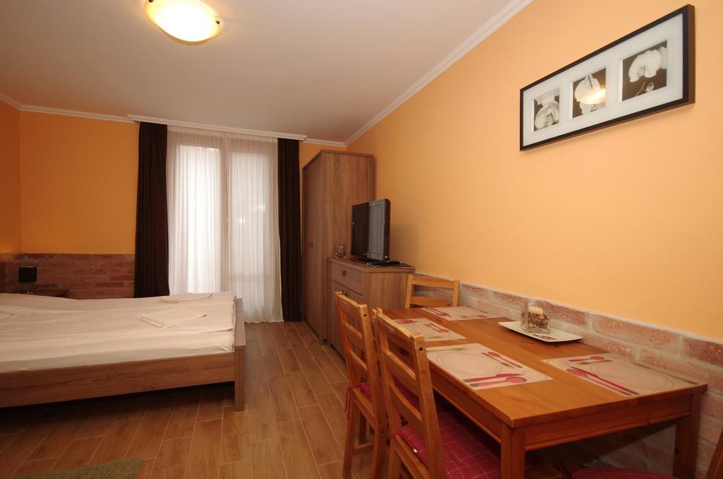Várárok Apartman Gyula Exterior foto