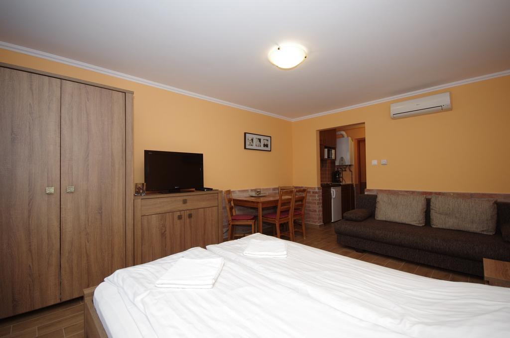 Várárok Apartman Gyula Exterior foto