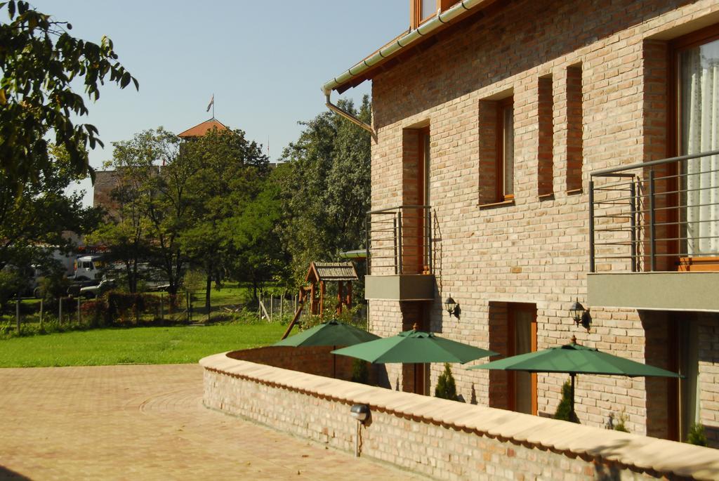 Várárok Apartman Gyula Exterior foto