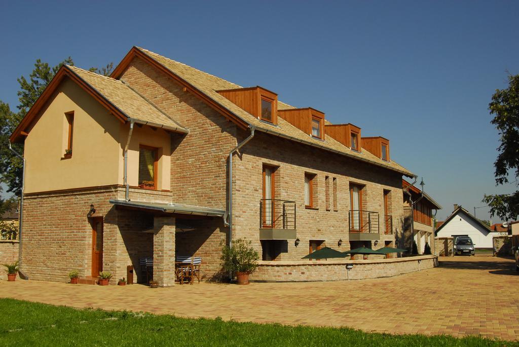 Várárok Apartman Gyula Exterior foto