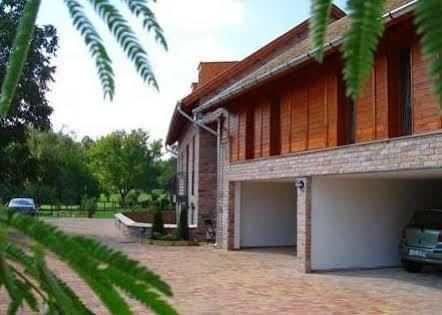 Várárok Apartman Gyula Exterior foto